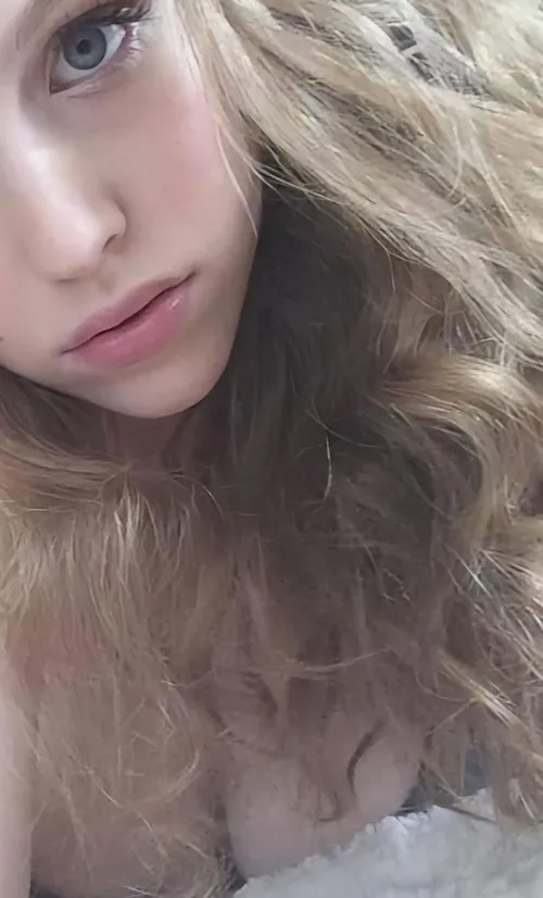 There's still time to return your wife's Christmas present and spoil me instead. In return, I will tell you both how mediocre your wife is and how you will never get anywhere near me.