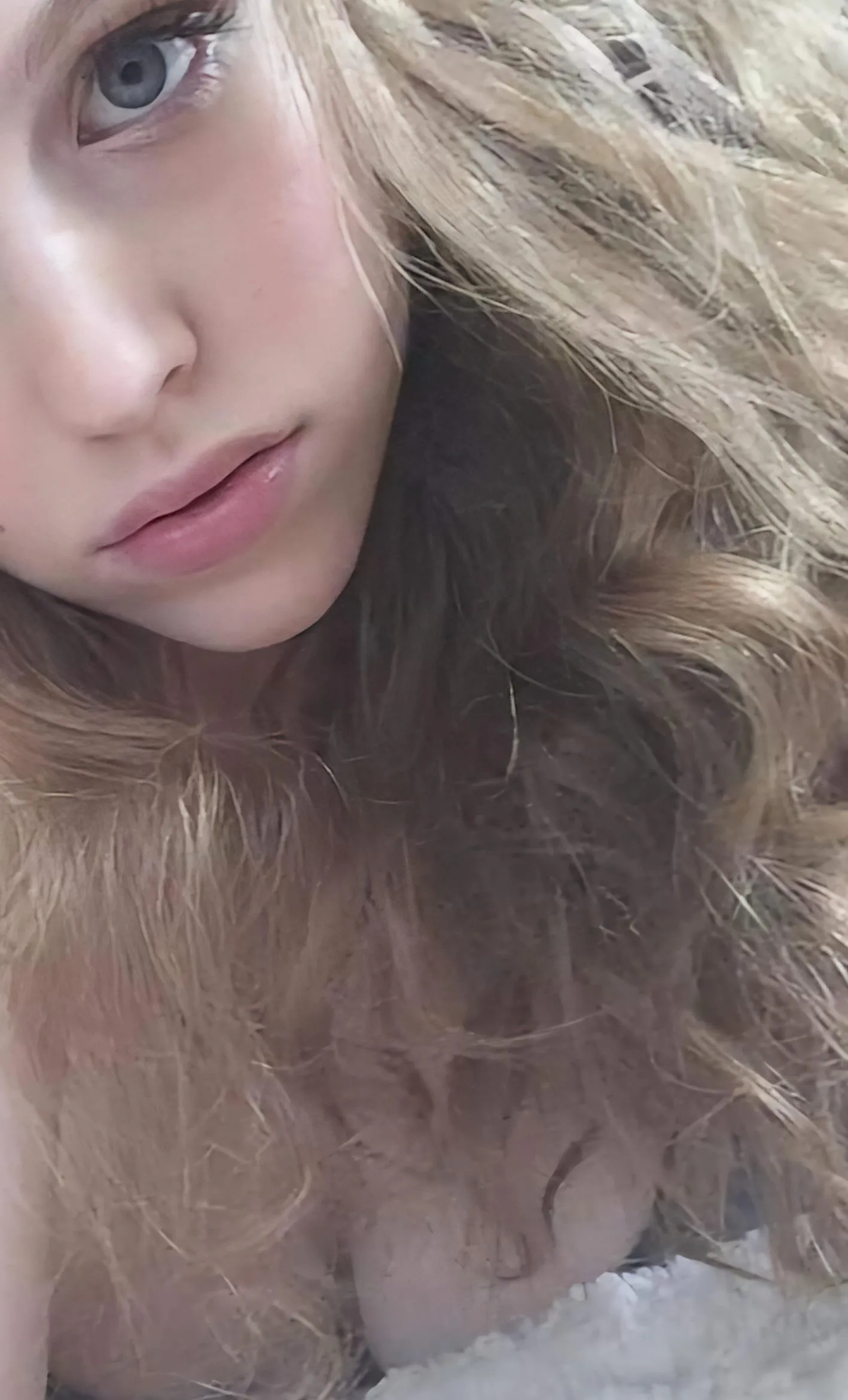 There's still time to return your wife's Christmas present and spoil me instead. In return, I will tell you both how mediocre your wife is and how you will never get anywhere near me.