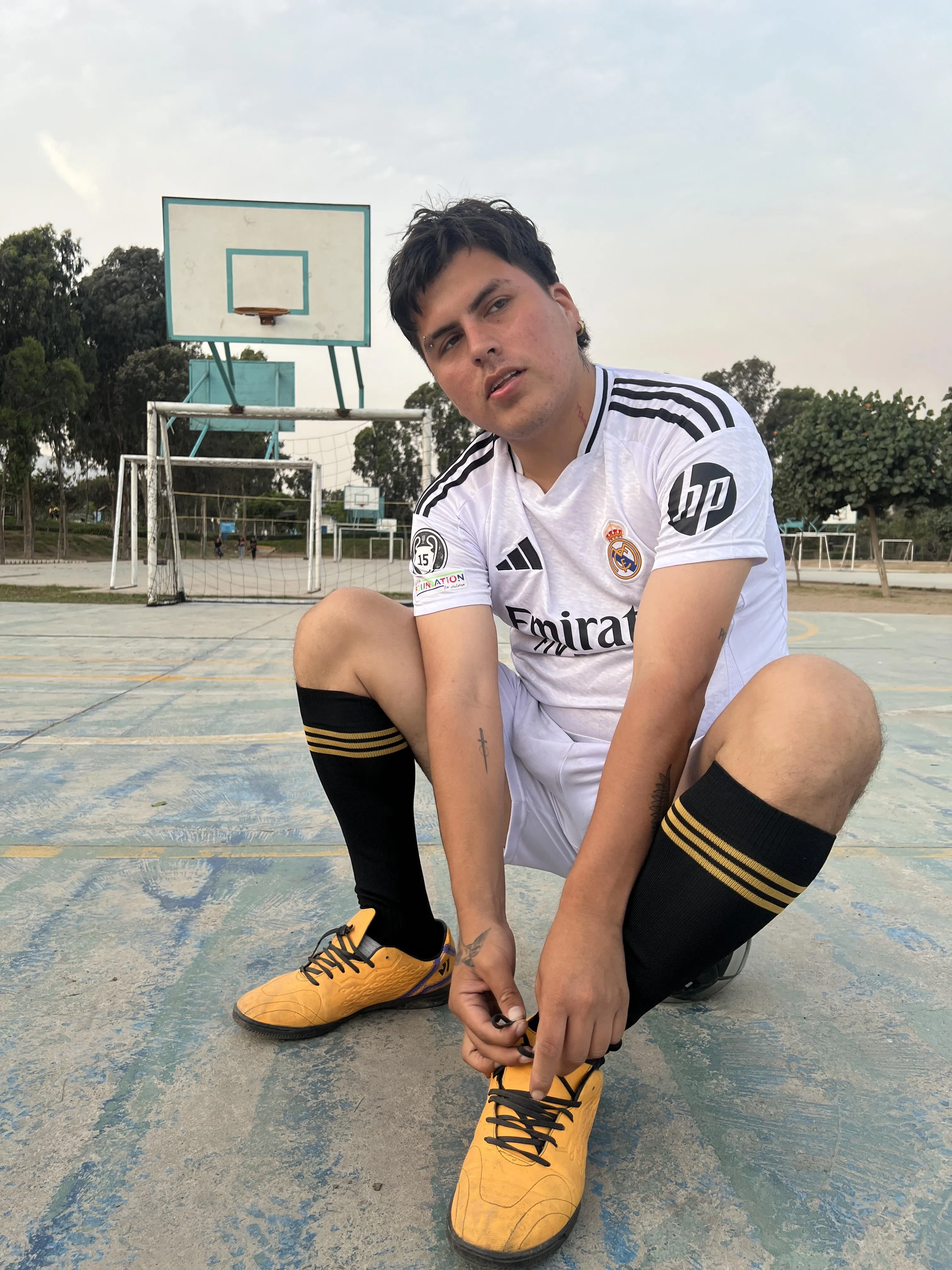 These sweaty socks stink, come and see for yourself