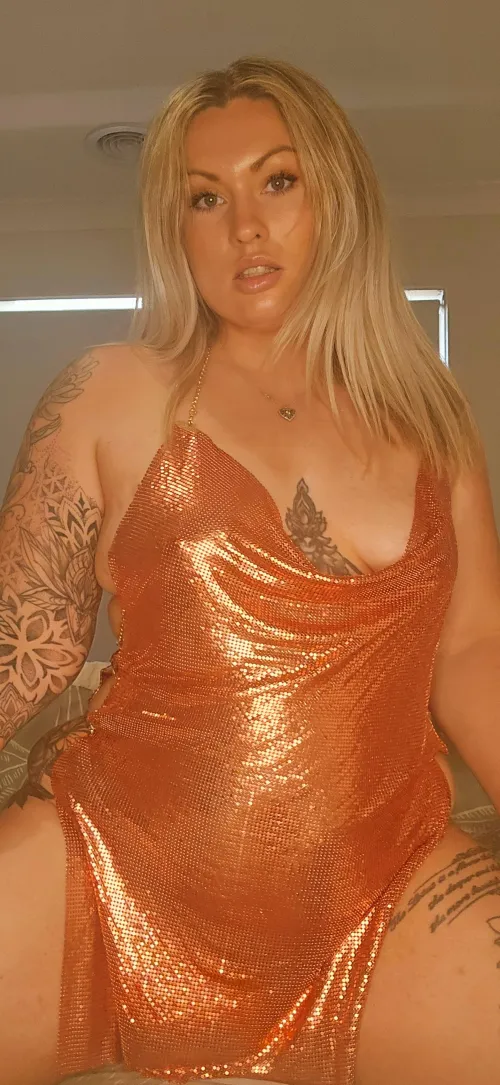Thicc, tatted, milf