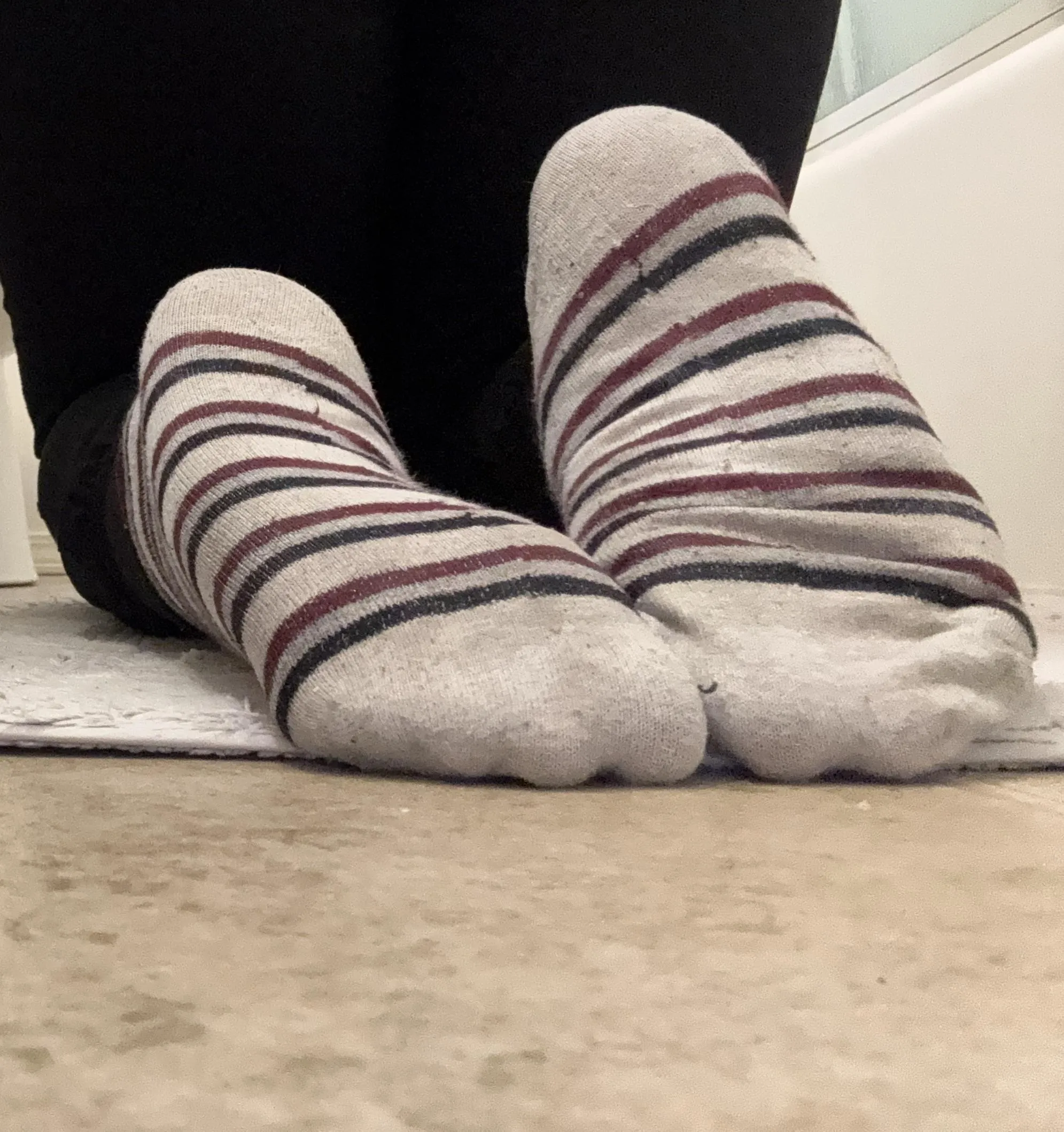 Very boring sock day. Still stinky though [f]