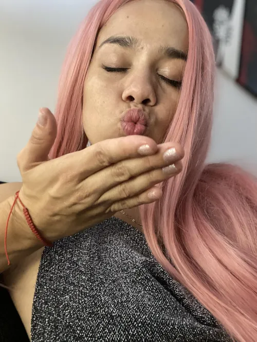 a kissing pout to start the day off right!