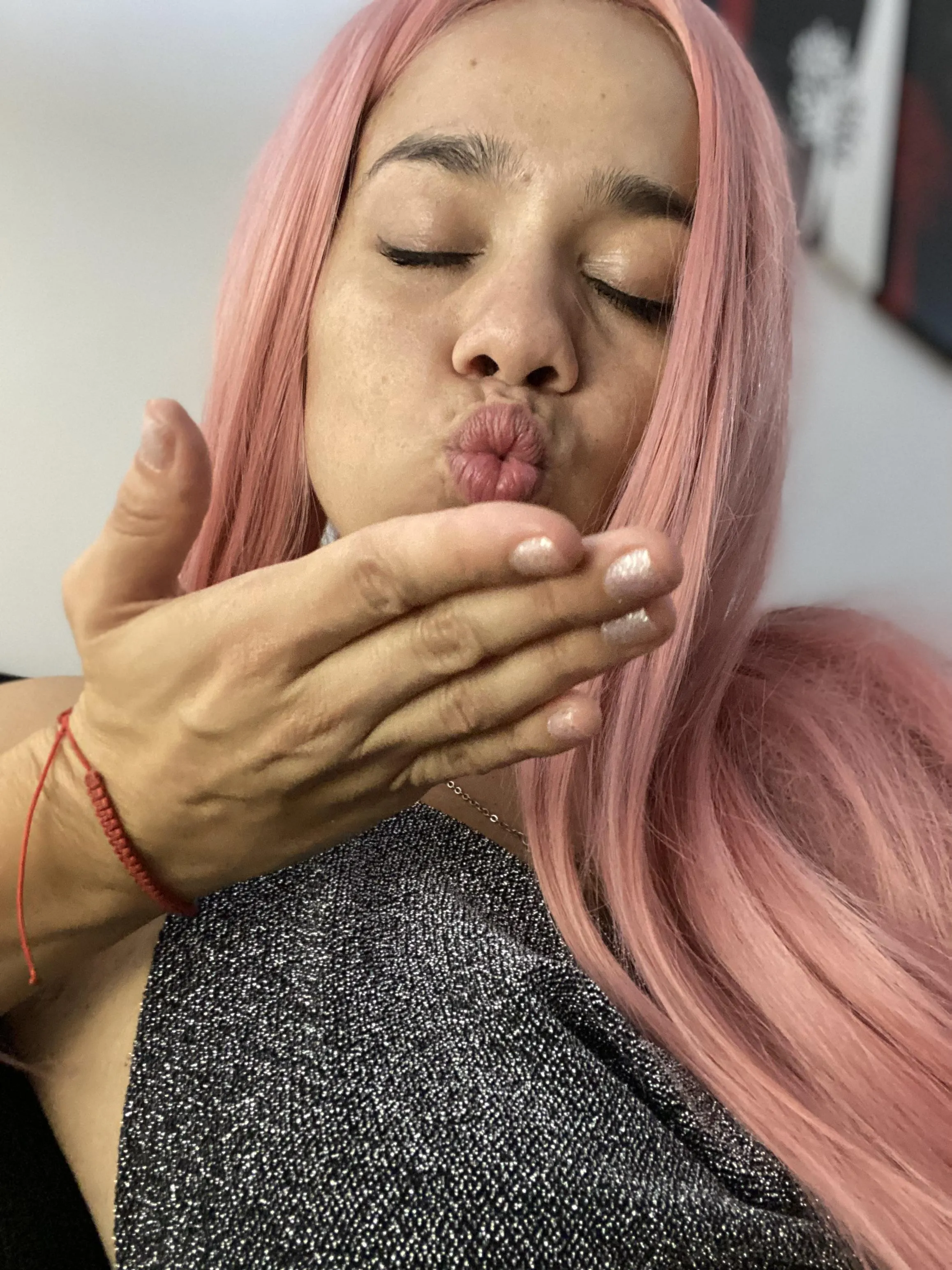 a kissing pout to start the day off right!