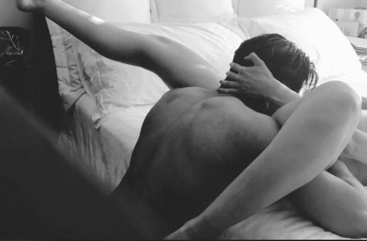 Any lady wanna smoke o vape while I eat her?