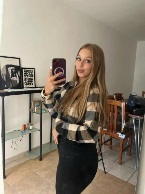 Feeling myself today… you feeling me too?