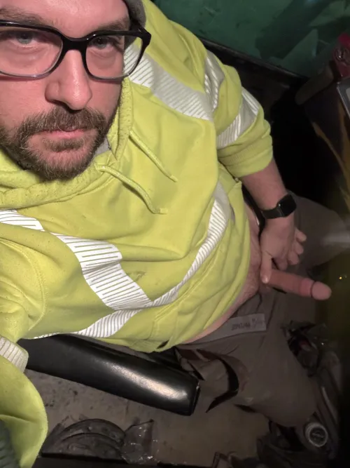 I secretly want to be caught at work[36]