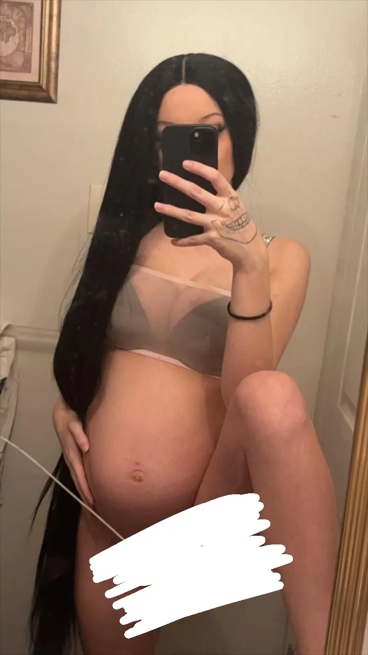 Old pic I'm 39 weeks currently sn'p: Nikki.bxby00