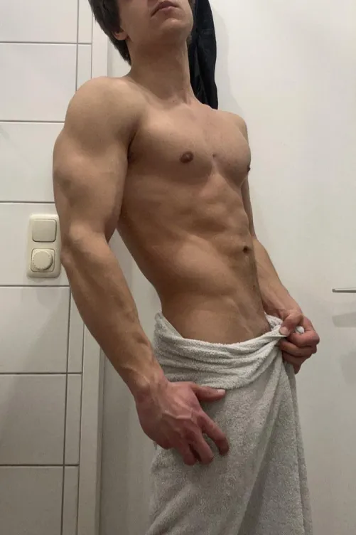 Wanna take my towel off?