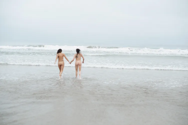 Who else likes to run into the water.