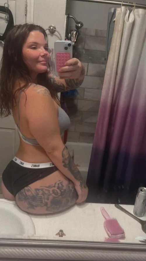 Anyone down to make content together? Willing to travel . 