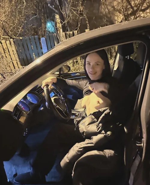boobs who like to ride in the car naked