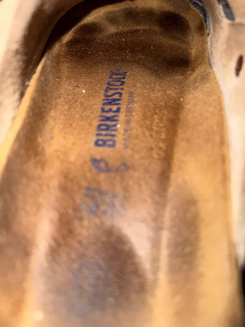 Bury your nose in these toe prints