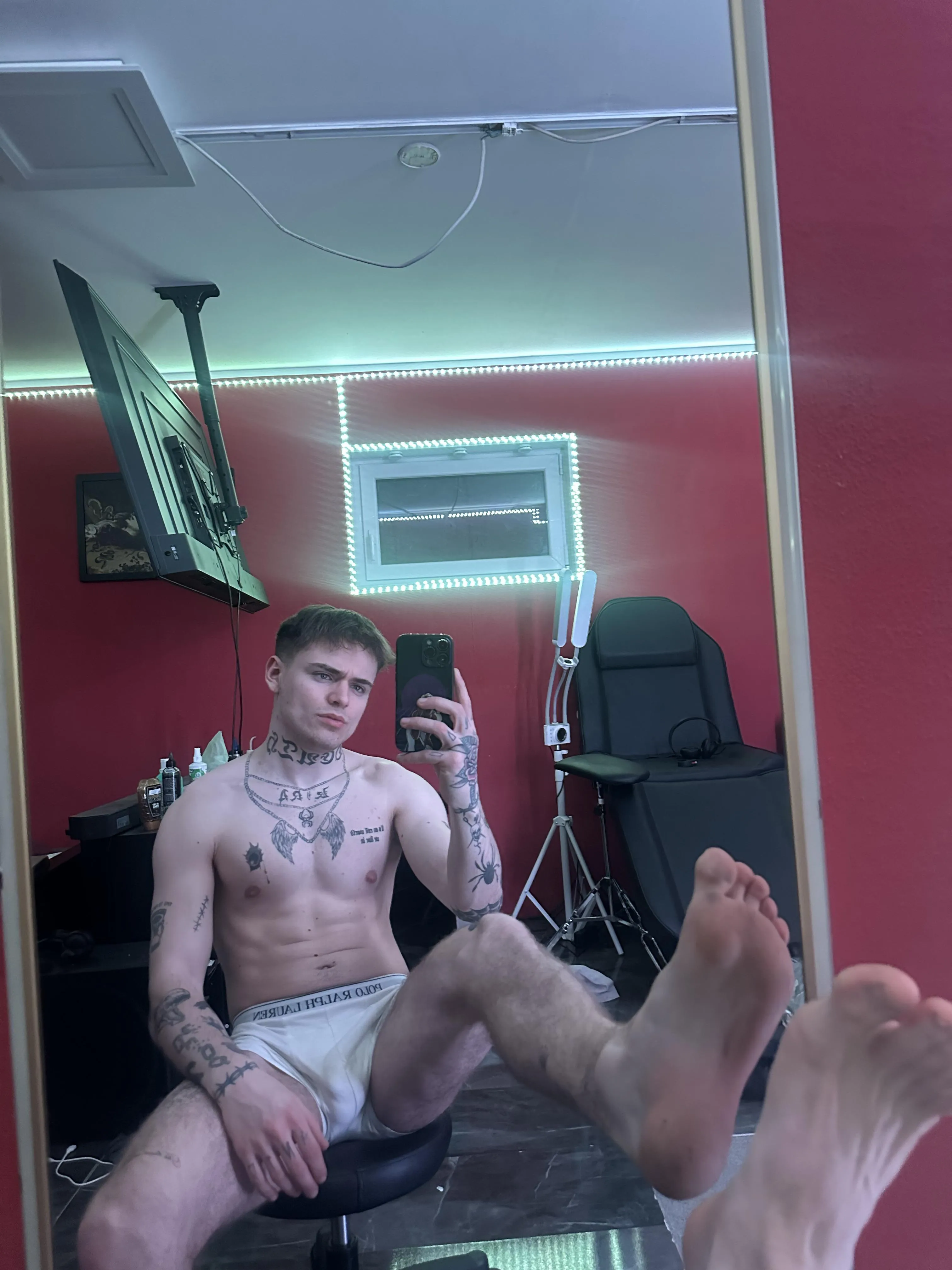 can you suck on my toes bby