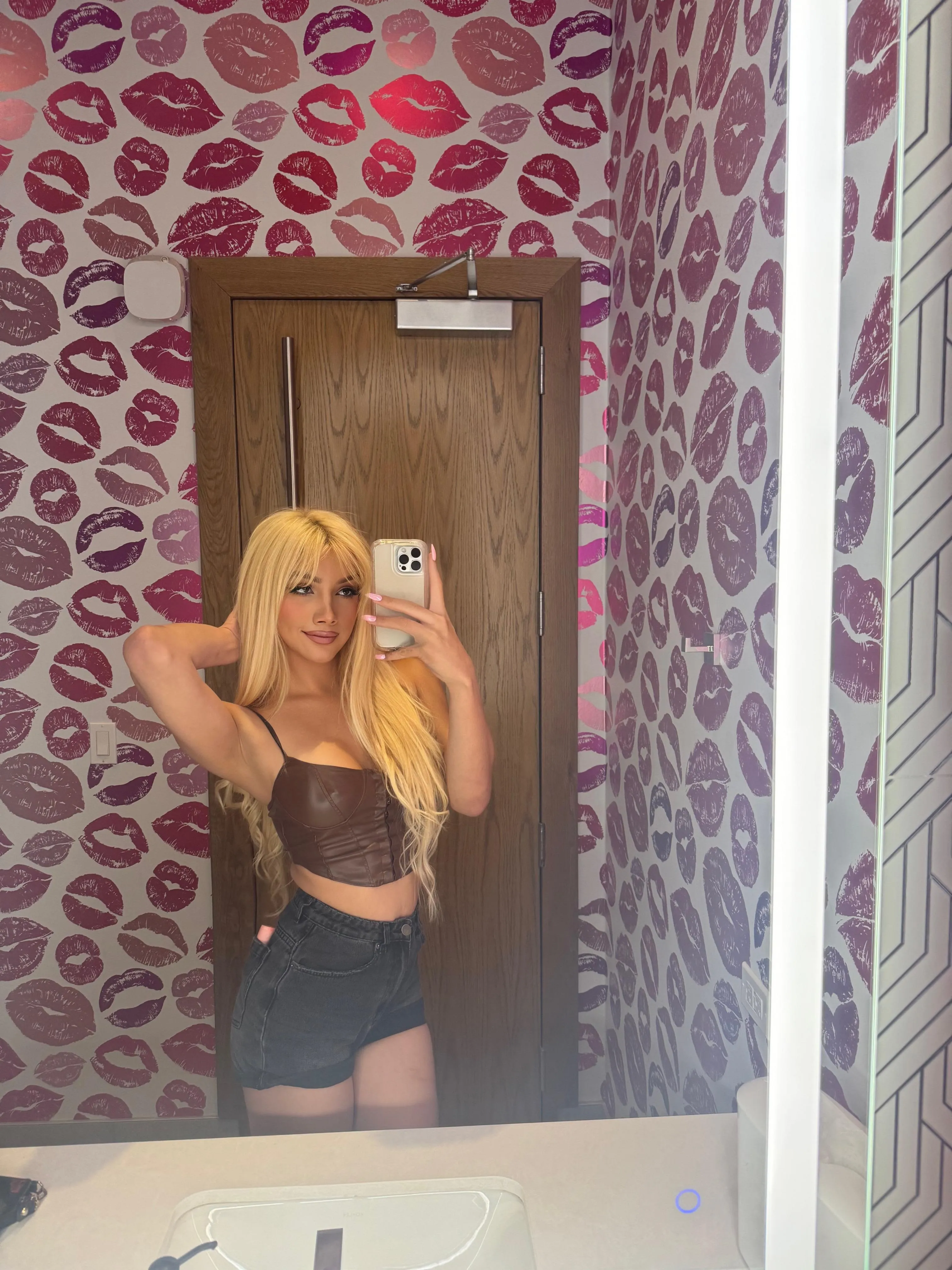 Cute face, trans and tastefully sweet