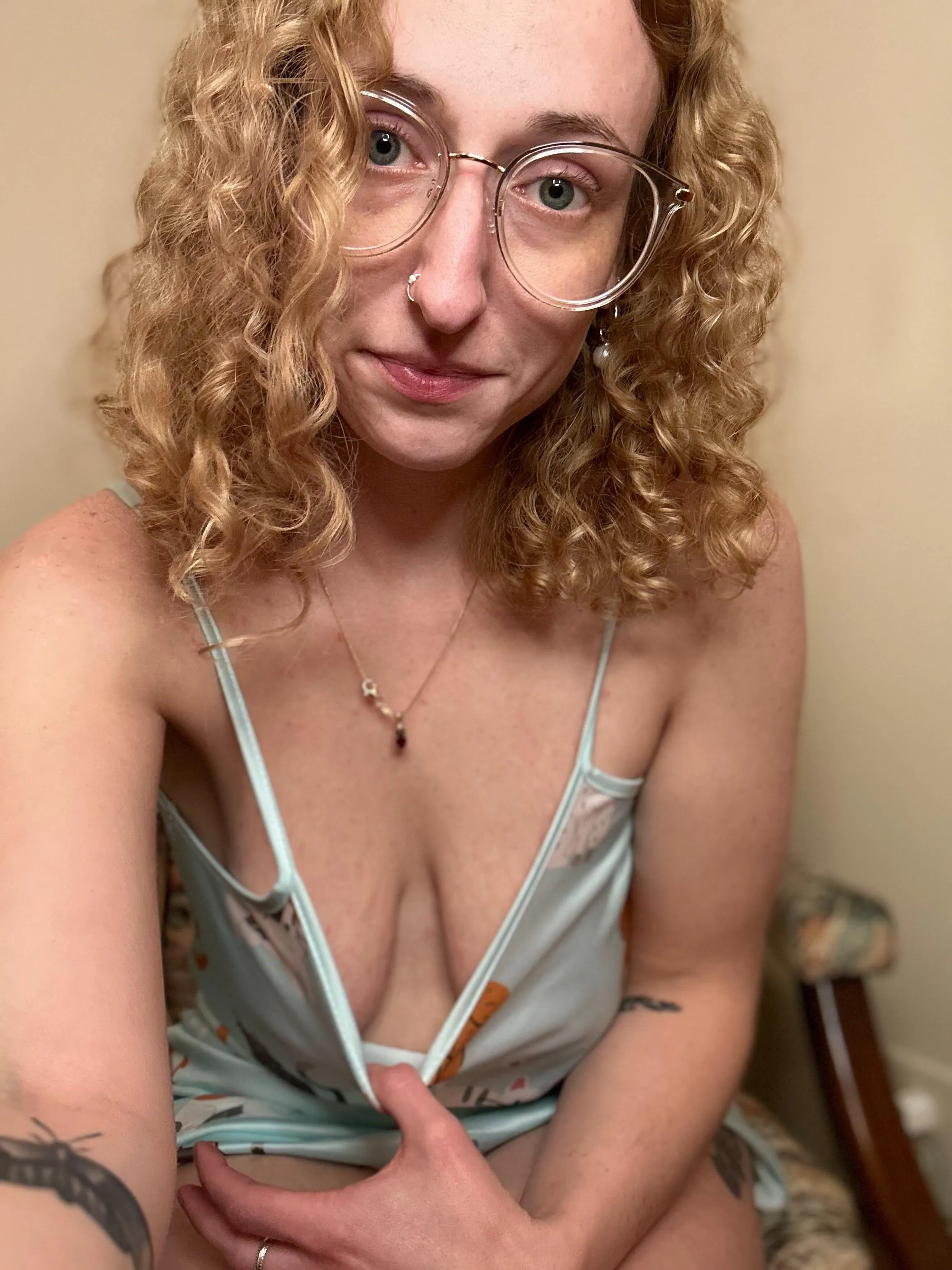 Eyes on the schnozz!!