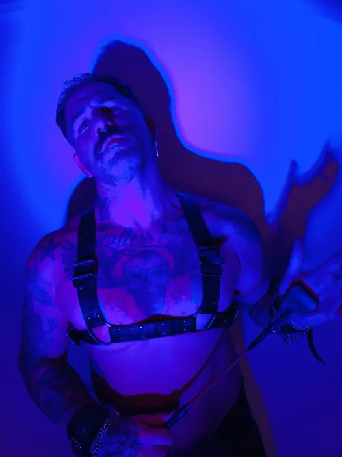 Hi there. M37 dom looking for kinky salves