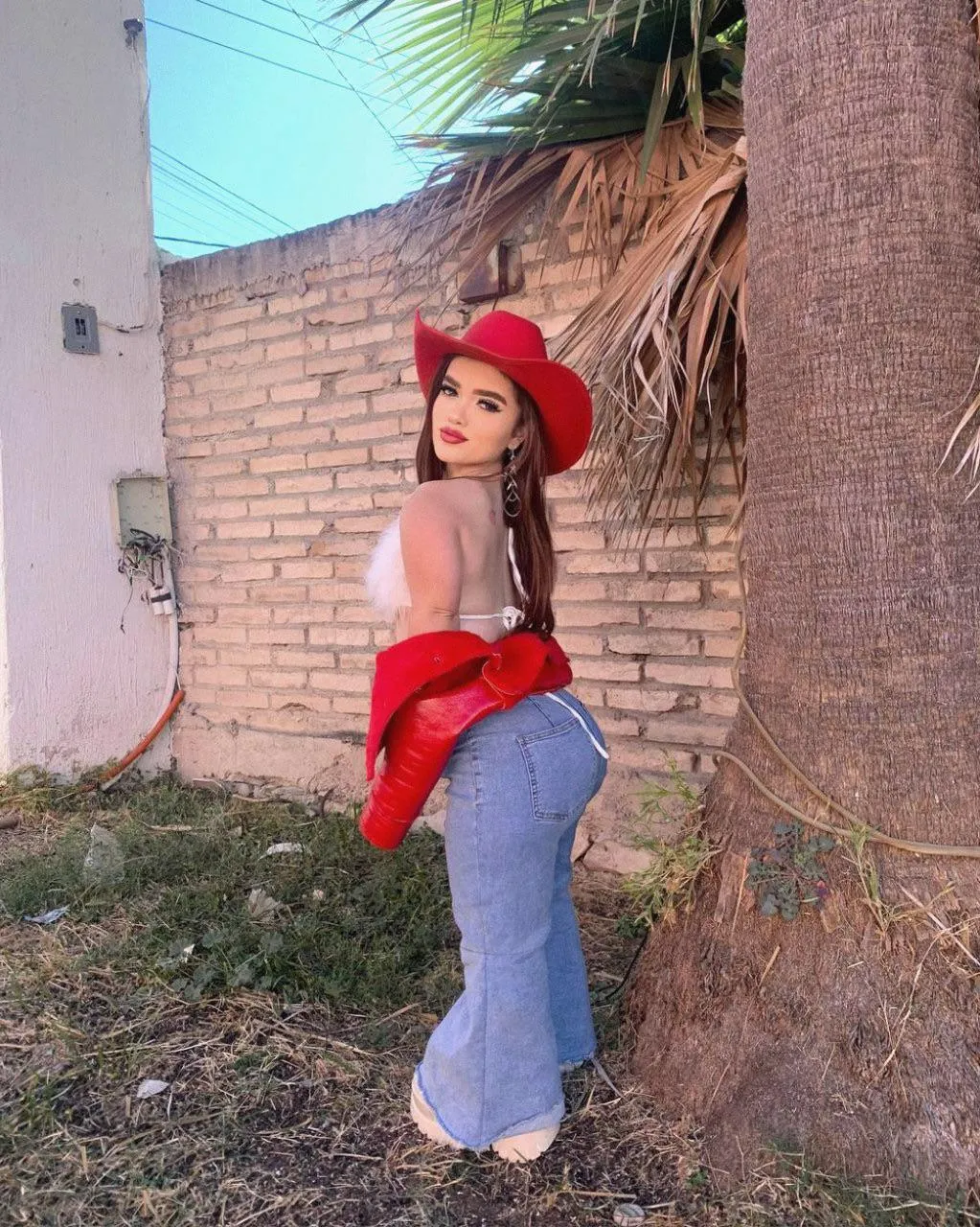 Howdy like my outfit?