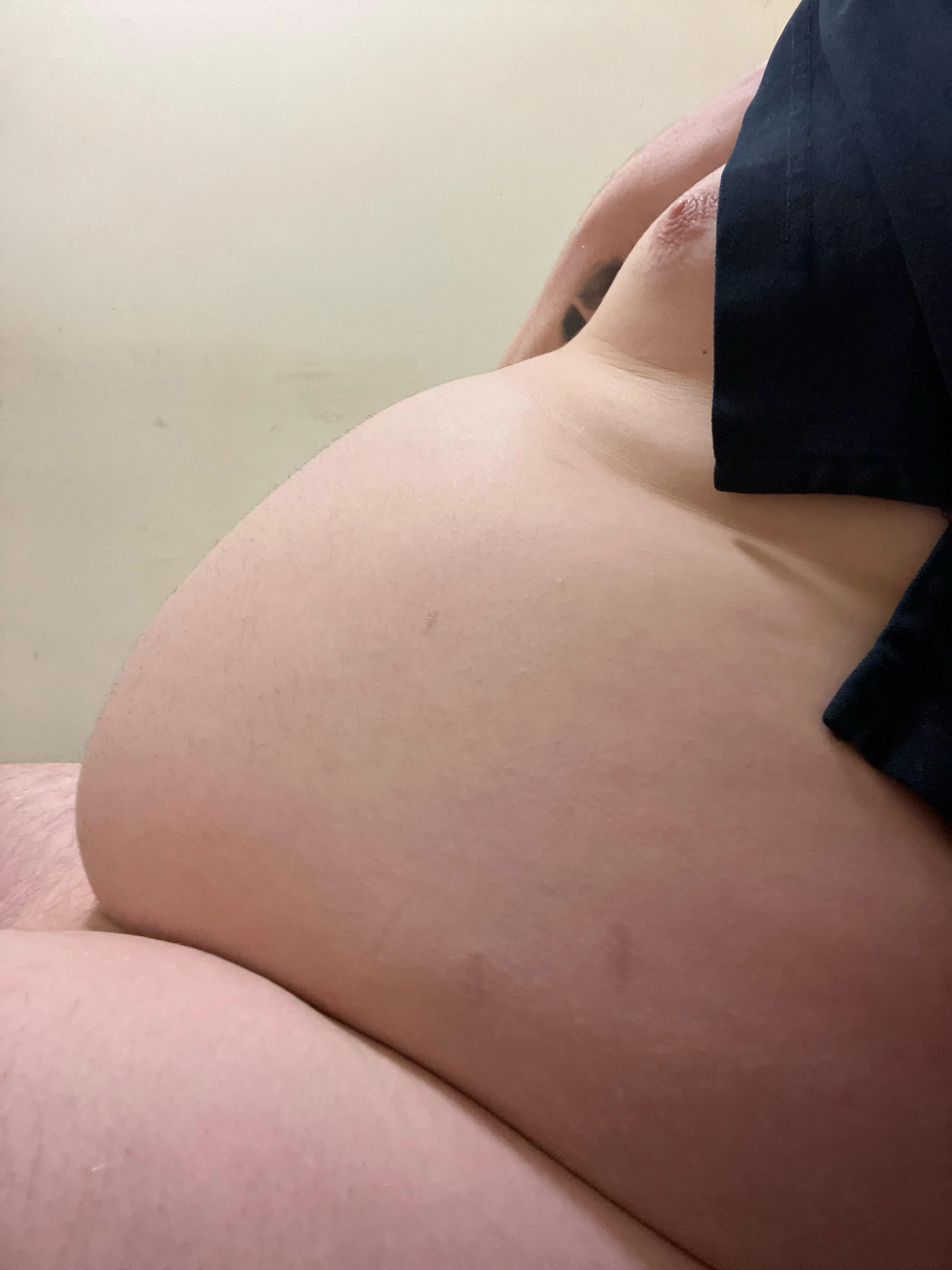 Look at how swollen I’m getting! DMs open hehe