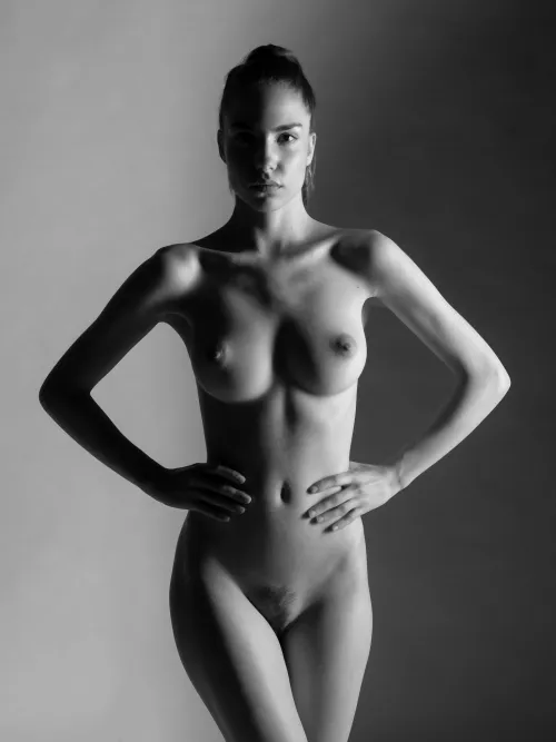 Lovely lighting in this photo.. What a body!