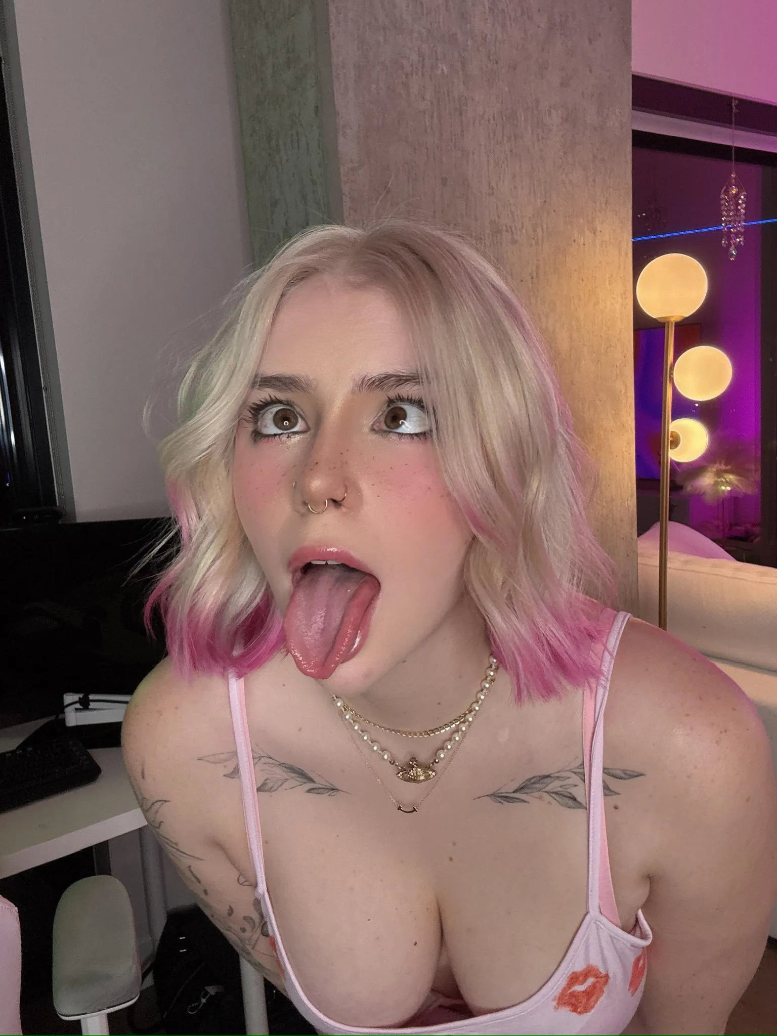 Right here, Daddy… straight to my tongue