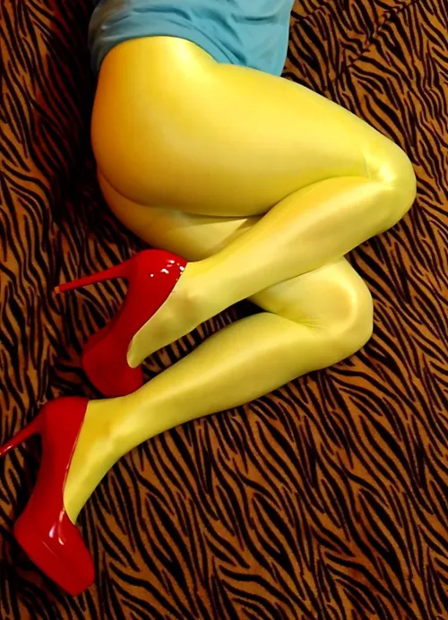Shiny yellow tights