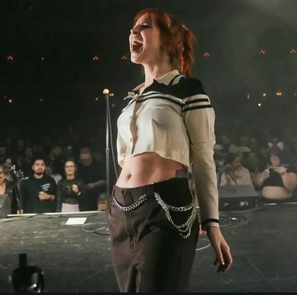 This pic is new to me and soo hot!