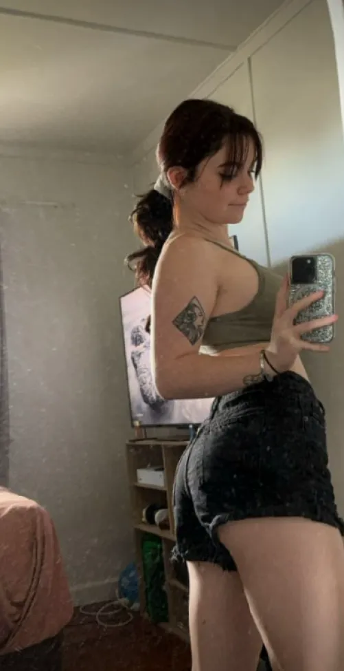 tryna look fire with this goth vibe