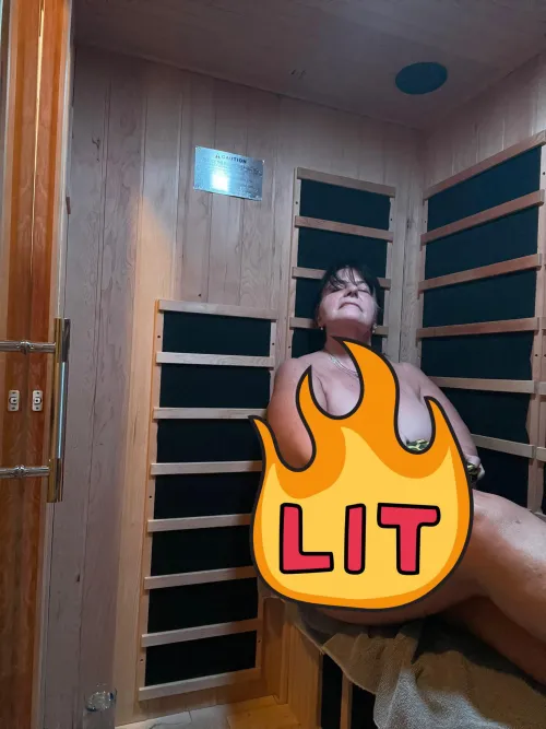 Who knew a Gilf could be so curvy and thick