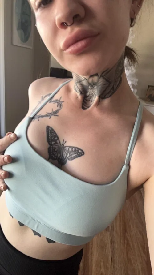 You’re goddess just finished another gym session, all sweaty