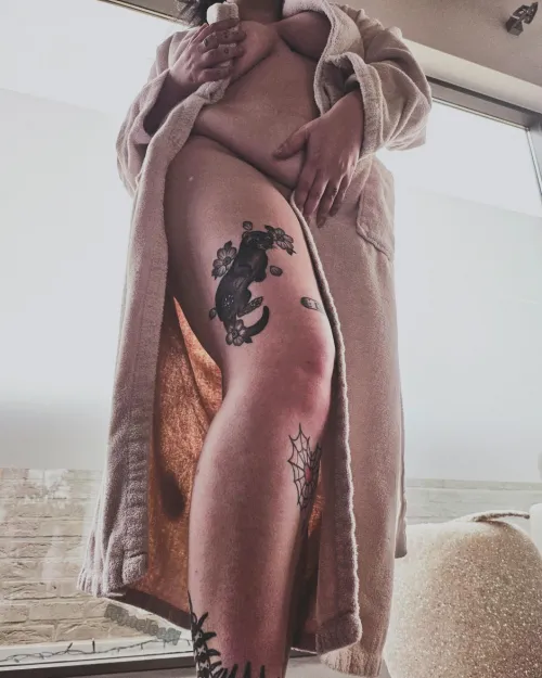 Bow down, peasant 😘 [F29 - Fibromyalgia]