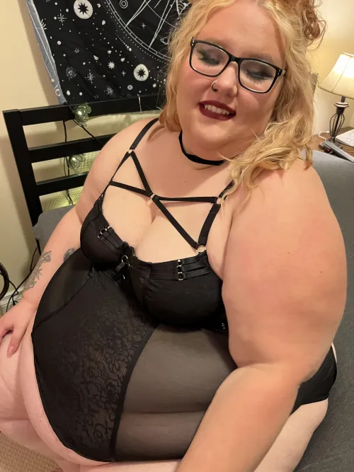 Do you like how I look in this? 🥰