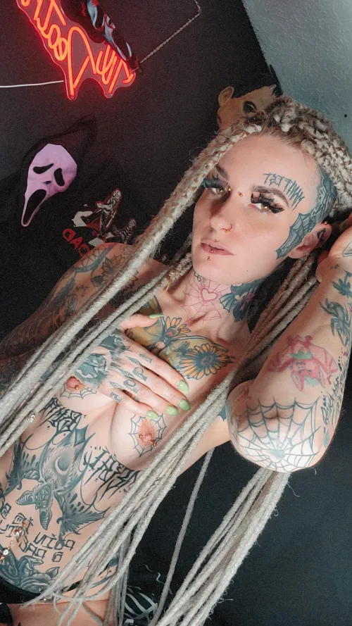 Do you like inked up women 🤔