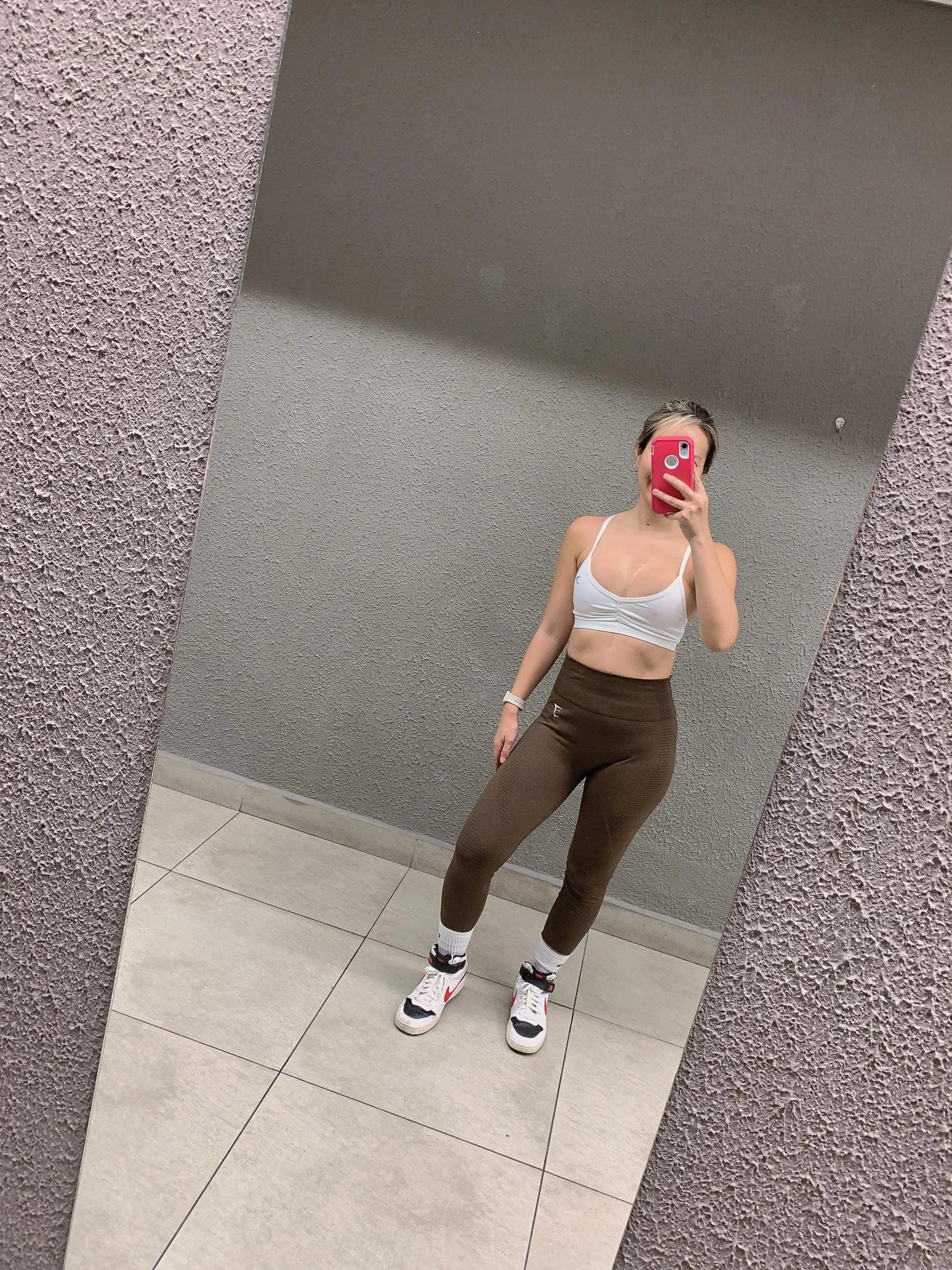 Gym shark leggings top and socks at gym 