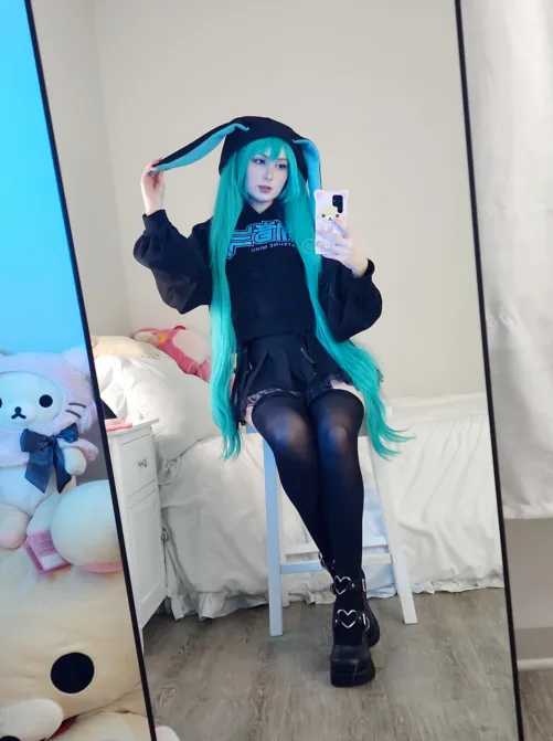 Hatsune Miku Casual Cosplay by gintkunya