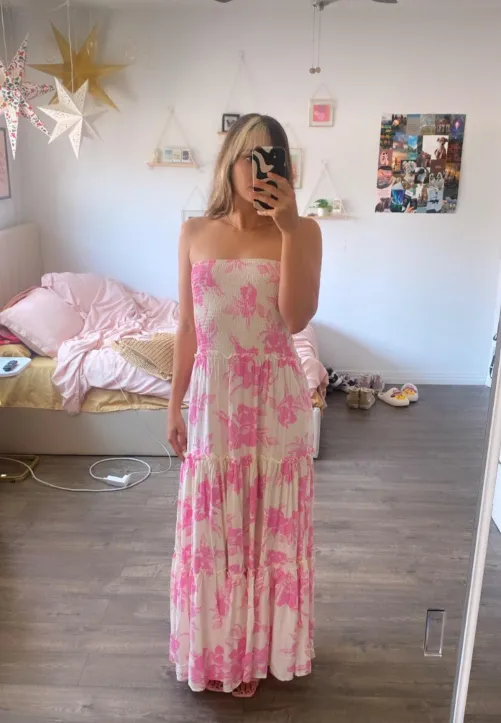 I feel so girly in this dress