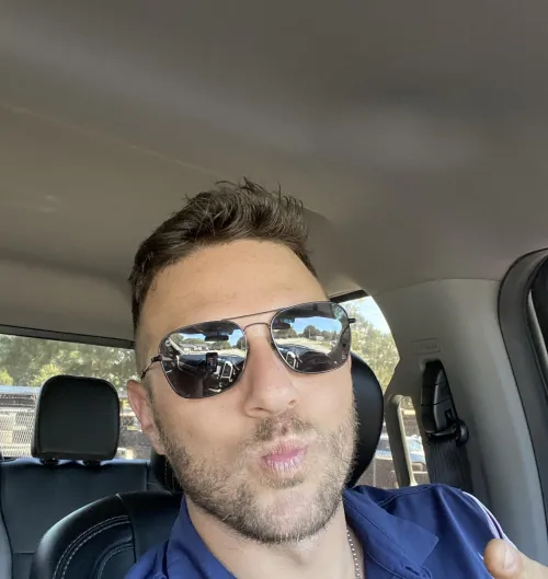 Looking for sexy couples! Cute and smooth shaven from neck down. Freak in the sheets ;)