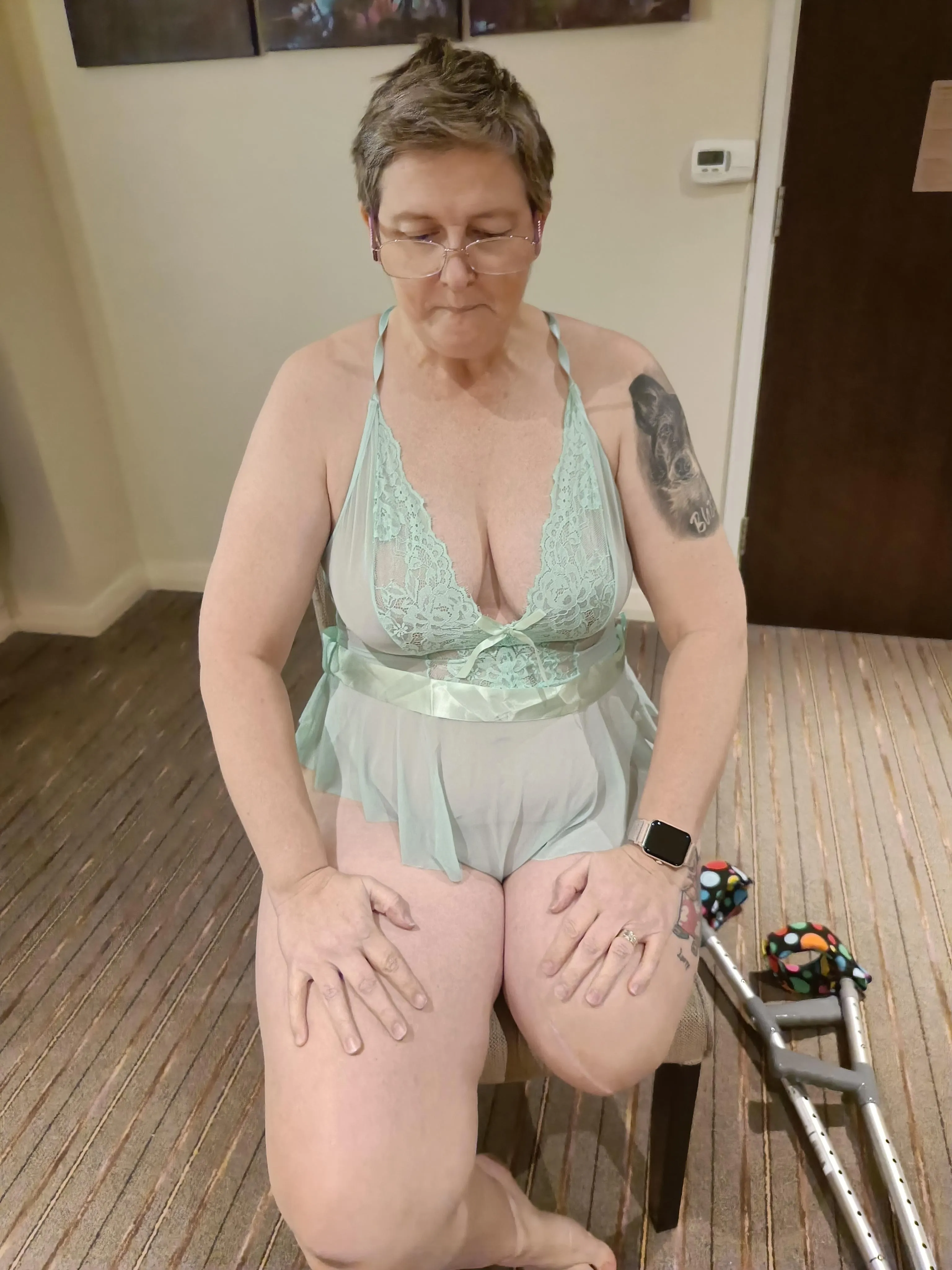 sexy amputee  f 47 sat all alone