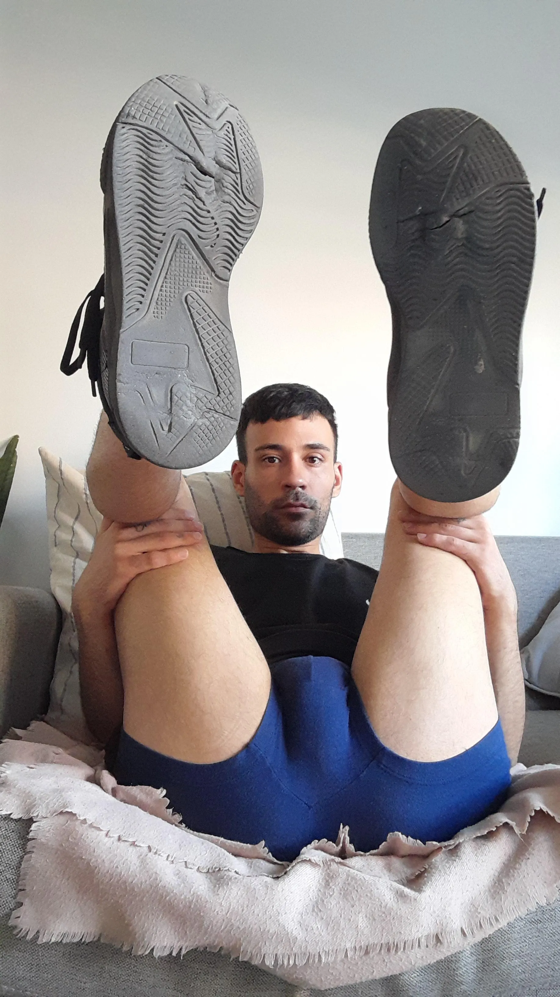 Sniff or sucking my balls? 😈😏