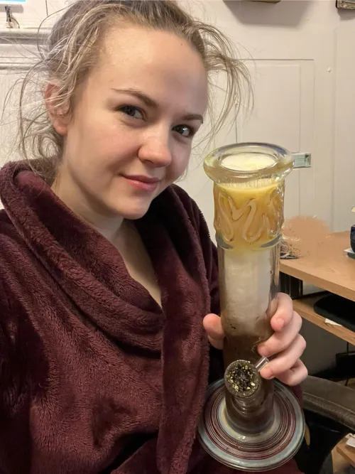 Snow filled bong rips to start the day!