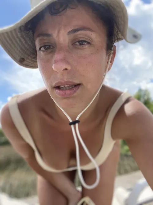 Upssyyy, the one on the left wants to escape