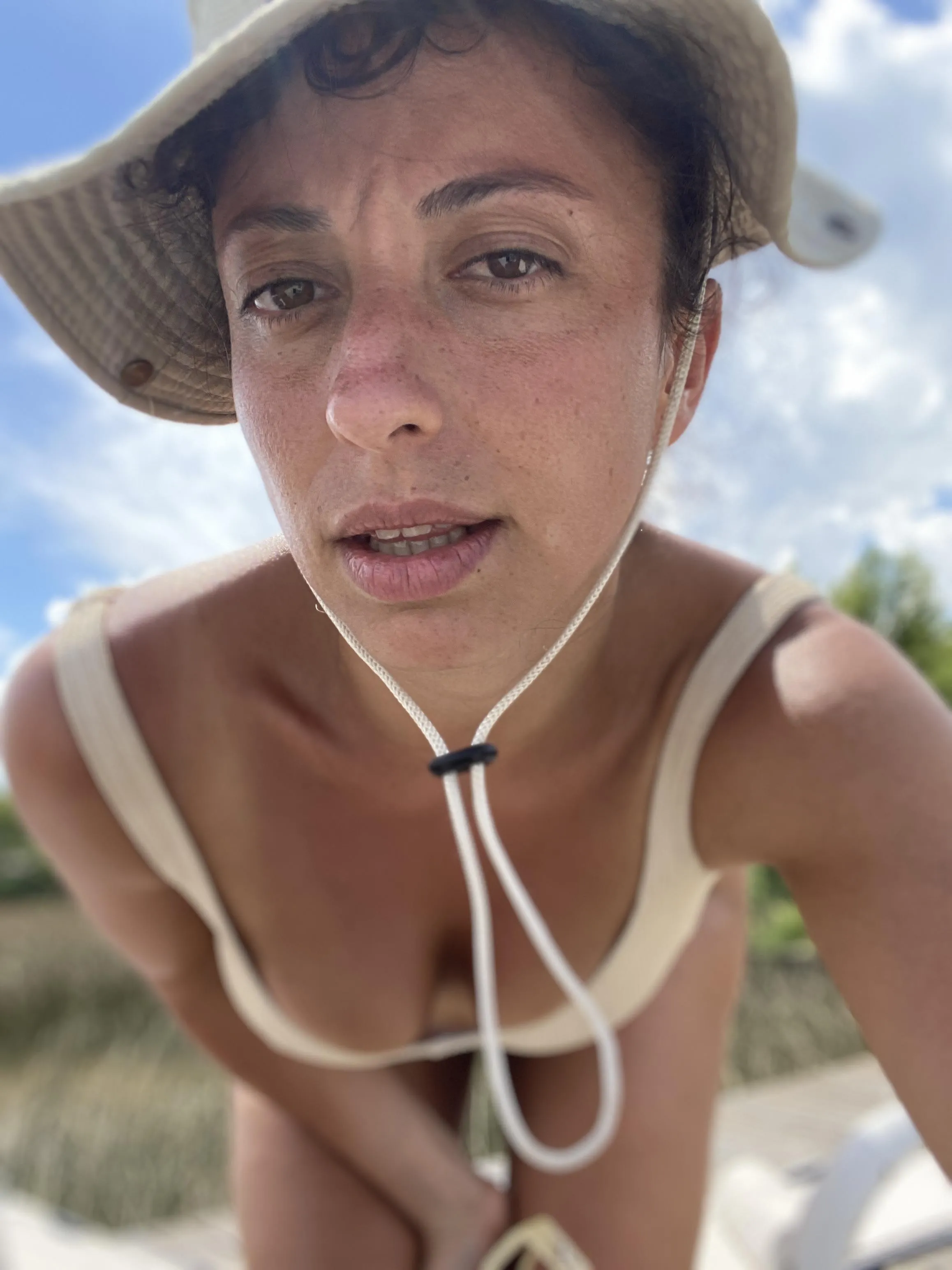 Upssyyy, the one on the left wants to escape