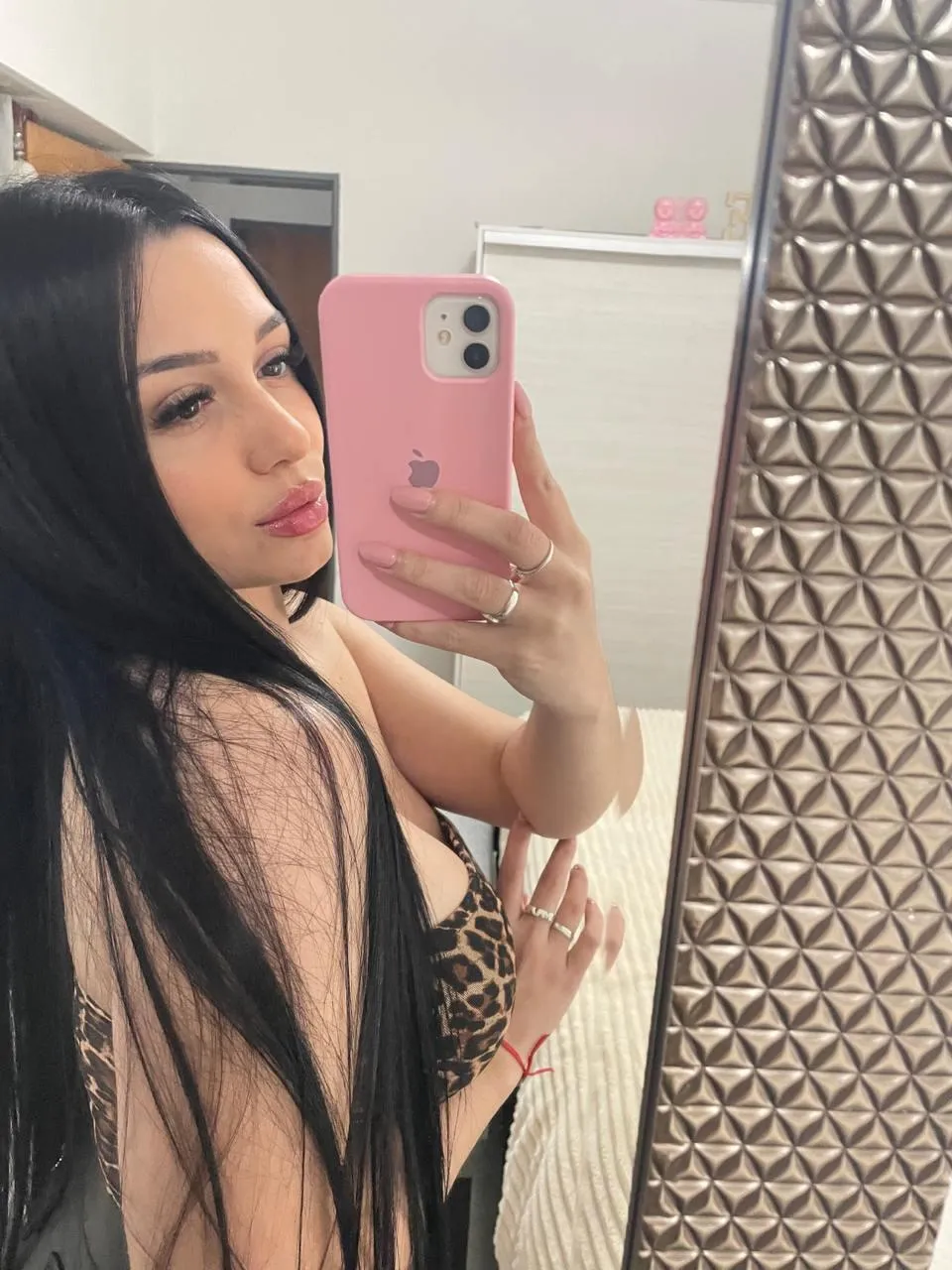 What a cute photo what do you think?