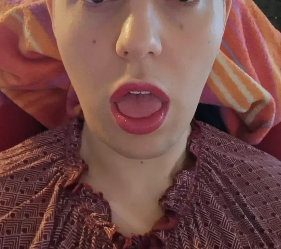 [28] Jemend aus Köln und mobil und hat lust geblasen zu werden? ;)