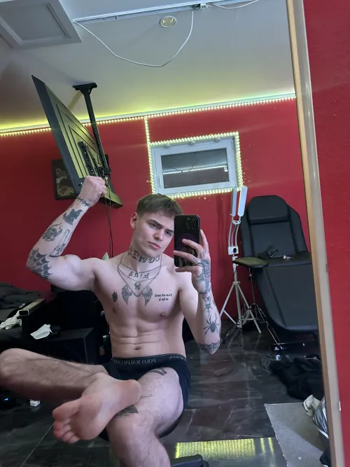 be a good boy and suck my toes