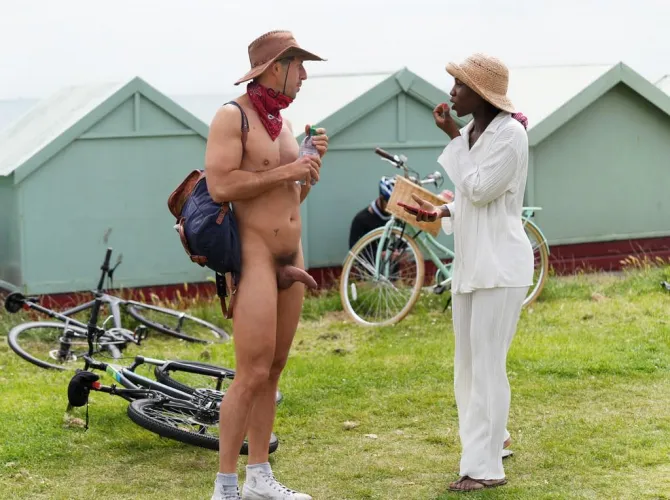 Brighton - Happy lady, happy guy having a chat