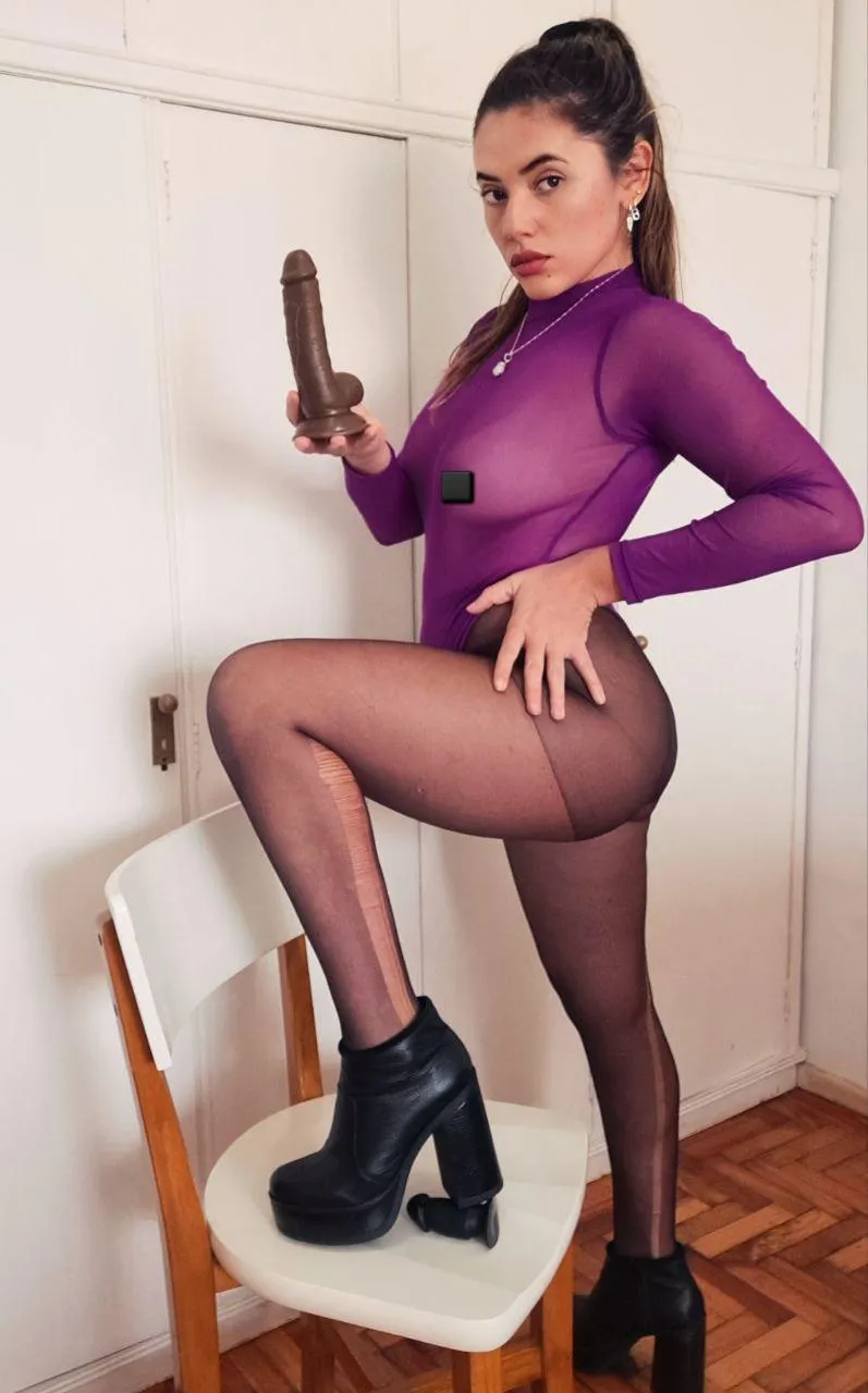 Can I crush you in these shoes 👿