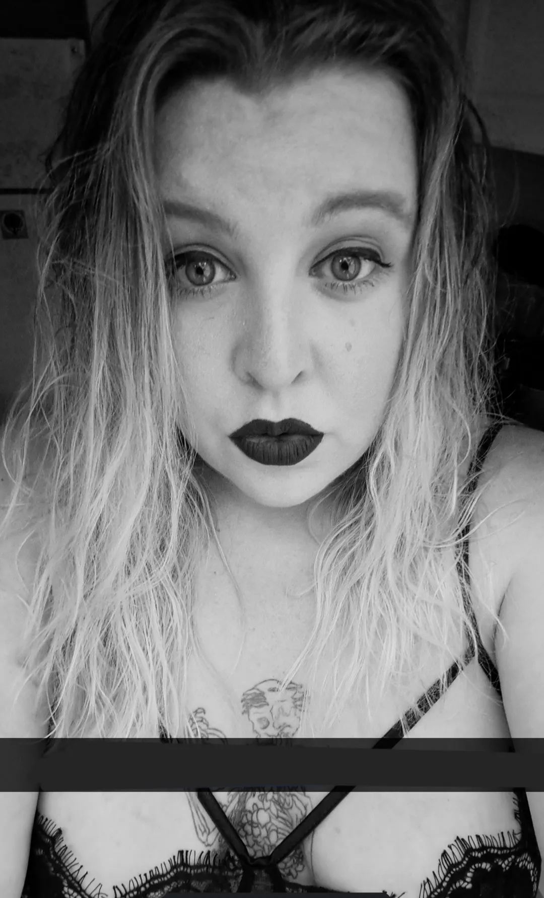 Come book a custom with me😈