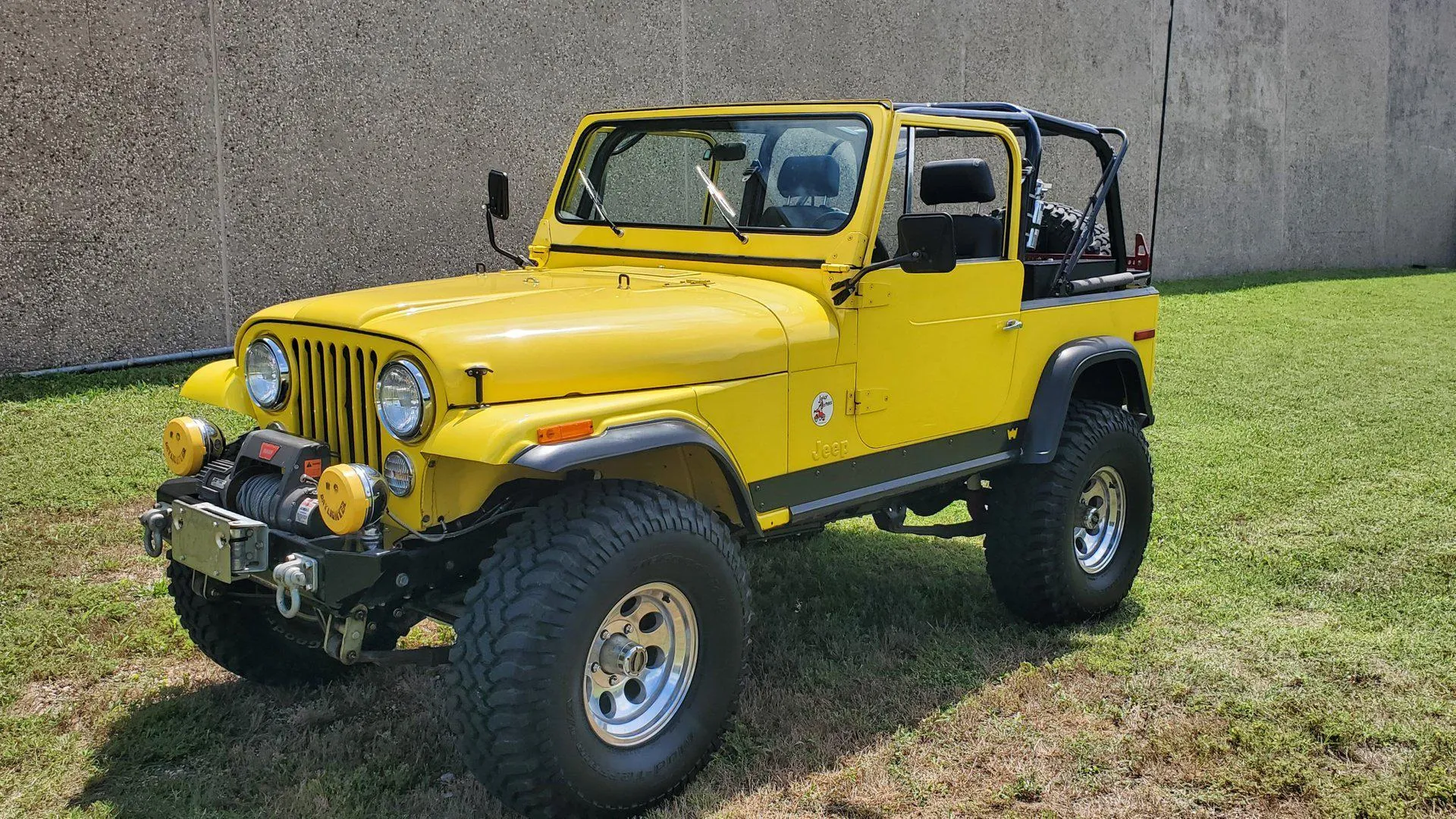 Curious and figure it might take as long to find as to fix. Looking for a F model for my Jeep. A couple hour shoot, DM for details.