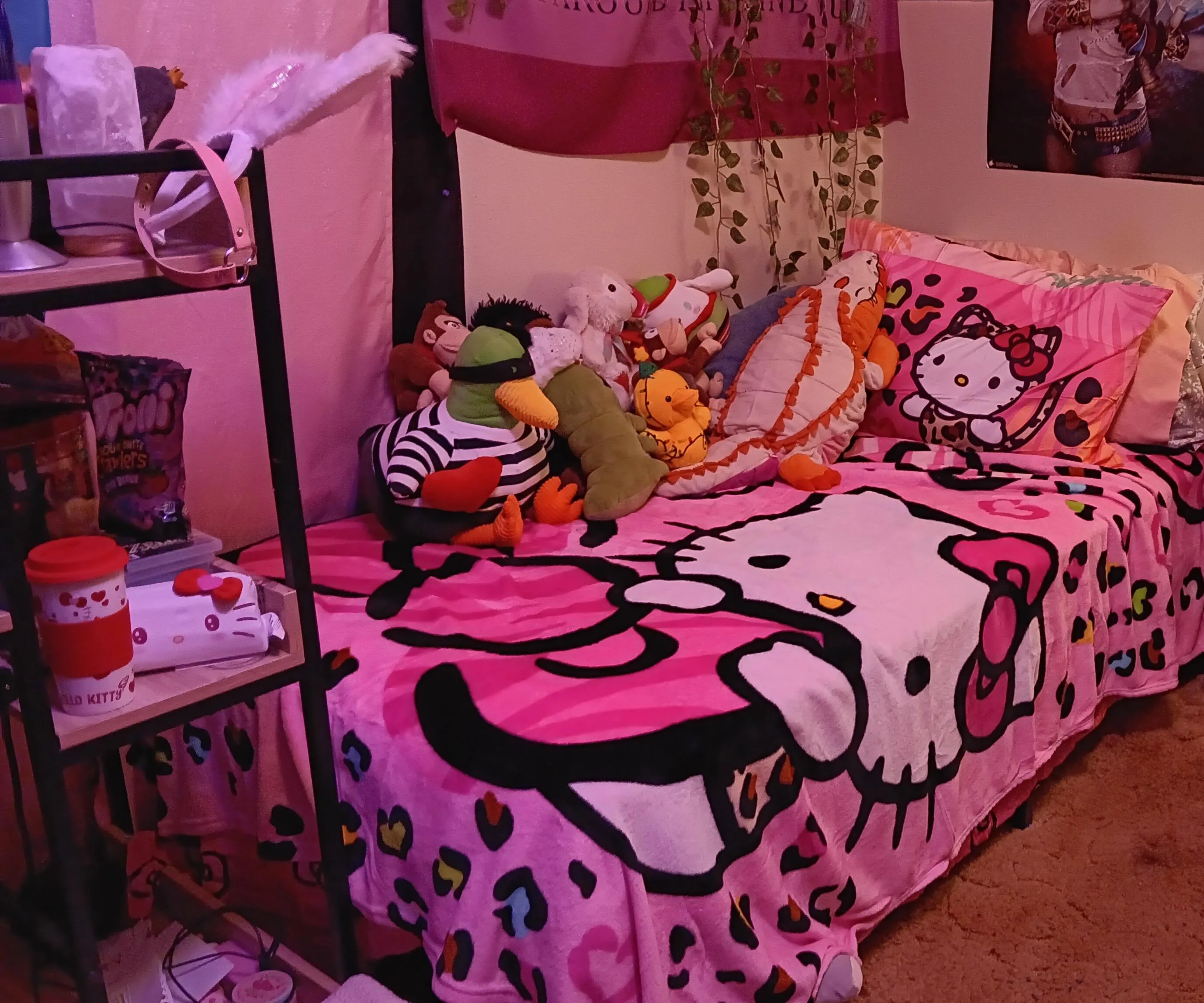 I got these new sheets for beds and ahhhhhhh i wuv 🥰