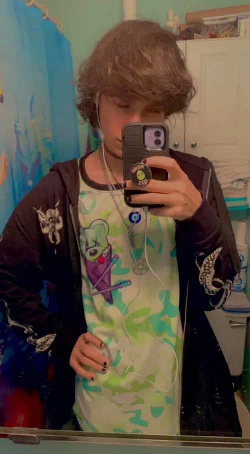 I lost my keys at the sushi bar, help me find them and in return I’ll let you use my bussé however you want 🥺